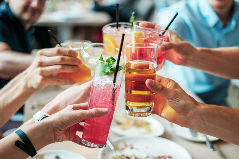 How to Handle Drinking Pressure in Social Settings